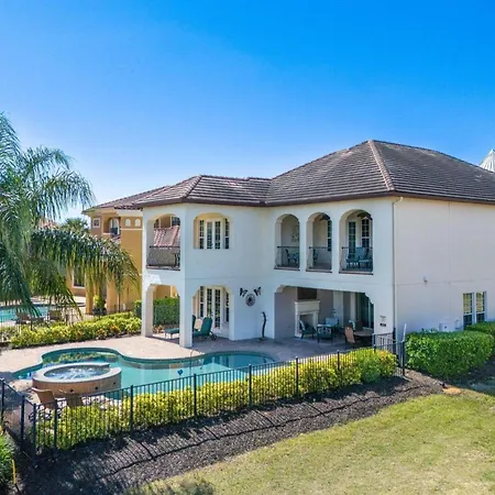 Classic 6 Bdrm Retreat With Private Pool At Reunion